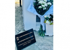 La Junta Departamental colocó placa en homenaje a la memoria del ex Intendente Departamental Dr. Javier De la Peña.